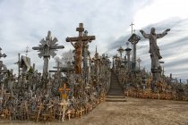 Scenic view of creepy Hill Of Crosses, Lithuania — Stock Photo