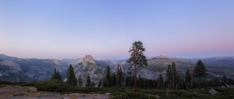 Vue panoramique de Glacier Point au lever du soleil, vallée de Yosemite, Californie, États-Unis — Photo de stock