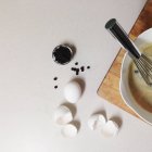 Cottura del processo di preparazione dei muffin ai mirtilli, vista dall'alto — Foto stock