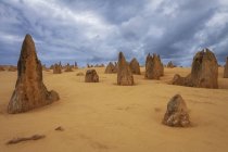 Мальовничим видом Pinnacles пустельний краєвид, Nambung Національний парк, Об'єднані Арабські Емірати — стокове фото