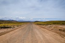 Живописный вид на пустую прямую дорогу, Чили — стоковое фото