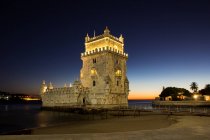 Portogallo, Lisbona, veduta panoramica di Torre de Belem al tramonto — Foto stock