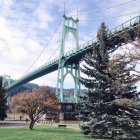 Vista ad angolo basso del ponte di Saint Johns, Portland, USA — Foto stock