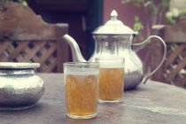 Nahaufnahme der Teezeit im Garten — Stockfoto