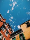 Malerischer Blick auf den Himmel über Gebäuden, Venedig, Italien — Stockfoto