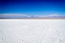 Живописный вид на соляные равнины tebenquinche, пустыня Атакама, Чили — стоковое фото