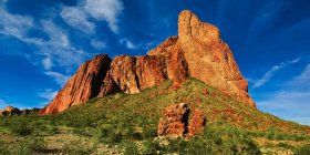 Scenic view of famous Judged Bench Rock Formation, USA, Arizona, La Paz County, Court thouse Rock , — стоковое фото