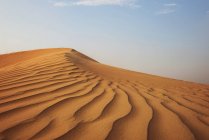 Deserto e duna de areia Paisagem em Dubai, Emirados Árabes Unidos — Fotografia de Stock