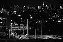 Vista panorâmica da cidade de Nova York à noite, monocromática, Nova York, EUA — Fotografia de Stock