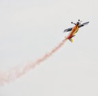 Low angle view of plane performing stunt in motion — Stock Photo
