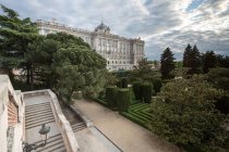 Palais royal et jardins, Madrid, Espagne — Photo de stock
