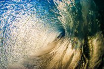 Vista panorámica de la hermosa ola azul - foto de stock