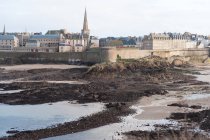 Walled city seen from beach, Saint Malo, France — Stock Photo