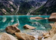 Vue panoramique sur le majestueux lac Gelmer, Suisse — Photo de stock