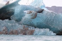 Vue rapprochée d'un iceberg, lagune de Joekulsarlon, Islande — Photo de stock
