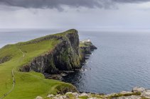 Vista panorámica del majestuoso promontorio de Neist Point, Isla de Skye, Escocia, Reino Unido - foto de stock