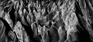 Vista panorámica de la formación rocosa de Capadocia en monocromo, Turquía - foto de stock