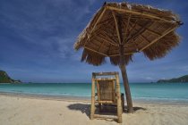 Індонезія, пляжу кута, відкритий стілець і пляж парасолька — стокове фото