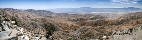 Panoramic Joshua Tree Park overlooking the San Andreas fault, California, USA — Stock Photo