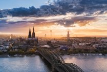 Vista panoramica sul fiume Colonia e sul Reno, Germania — Foto stock