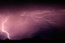 Мальовничий вид на освітлення над Гіла вигин гори, штат Арізона, Америка, США — стокове фото