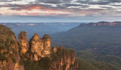Vista panorâmica de três irmãs, Blue Mountains, New South Wales, Austrália — Fotografia de Stock