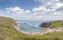 Vista panorámica de la playa de West Lulworth, Dorset, Inglaterra, Reino Unido - foto de stock
