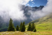 Vista panoramica della nebbia nelle Alpi, Svizzera — Foto stock