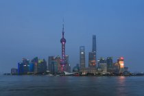 Vista panorámica de Pudong Skyline, Shanghai, China - foto de stock