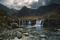 Vue panoramique des piscines de fées, île de Skye, Écosse, Royaume-Uni — Photo de stock