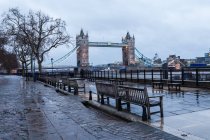 Vista panorámica del Tower Bridge, Londres, Inglaterra, Reino Unido - foto de stock
