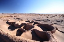 Vista panorámica de casas prehistóricas enterradas, desierto de Atacama, Chile - foto de stock