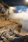 Жінка працює в горах над хмарами, Зальцбург, Австрія — стокове фото