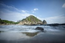 Vista panorámica de la playa de payangan, Jember, Java Oriental, Indonesia - foto de stock