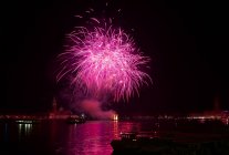 Vue majestueuse sur l'exposition de feux d'artifice, Venise, Italie — Photo de stock