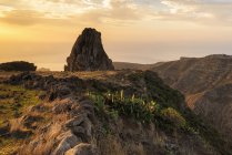 Vista panoramica dell'alba in montagna, La Gomera, Isole Canarie, Spagna — Foto stock