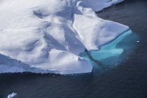 Vue aérienne de magnifiques icebergs au Groenland — Photo de stock