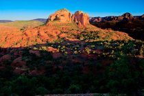 Scenic view of Cathedral Rock in sunlight, Sedona, Arizona, USA — Stock Photo