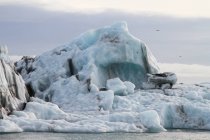 Vista panoramica dell'iceberg galleggiante nella laguna di Joekulsarlon, Islanda — Foto stock
