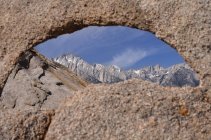 Mount whitney seen through a natural arch, California, America, USA — Stock Photo