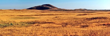 Scenic view of two hills and grassland near Springerville, Arizona, USA — Stock Photo
