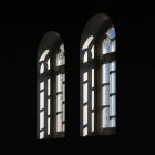 Nahaufnahme von zwei Fenstern im Gebäude — Stockfoto
