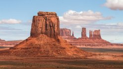 Мальовничим видом величний пам'ятник долини, Арізона, Америка, США — стокове фото