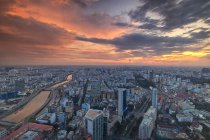 Vista aérea da cidade durante o pôr do sol, Cidade de Ho Chi Minh, Vietnã — Fotografia de Stock