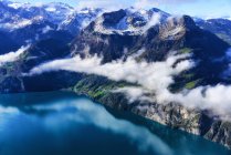 Vue panoramique sur la montagne et le lac Fronalpstock, Suisse — Photo de stock