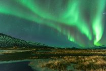 Vue panoramique sur l'aurore boréale, lagune de Jokulsarlon, Islande — Photo de stock