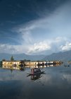 Hausboote und Taxiboote auf dem Dal-See, Kaschmir, Indien — Stockfoto