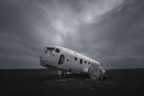 Plane Wreck on black beach, Solheimasandur, Islândia — Fotografia de Stock