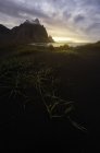 Islanda, veduta panoramica del paesaggio drammatico al tramonto — Foto stock