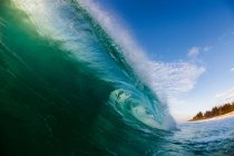 Vista panorâmica da bela onda azul — Fotografia de Stock